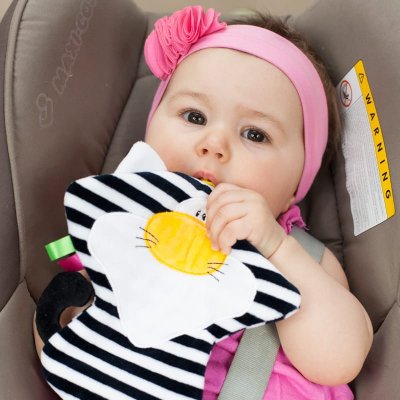 MOMS CARE Závěsná šustící hračka Kočka - 75272_001