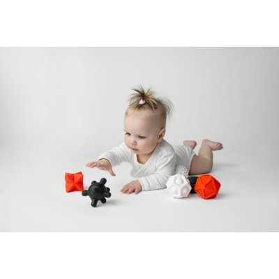 MOMS CARE Senzorické míčky White & Black 6 ks - 75296_003