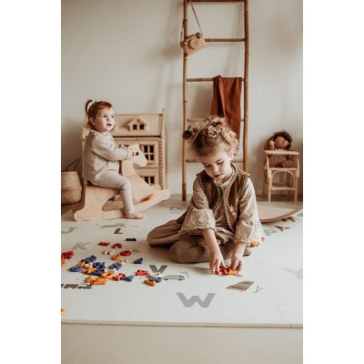 PLAY AND GO Tiloo EEVAA Podložka na hraní a domeček Alphabet - 51100ab_015
