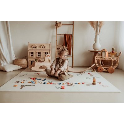 PLAY AND GO Tiloo EEVAA Podložka na hraní a domeček Alphabet - 51100ab_017