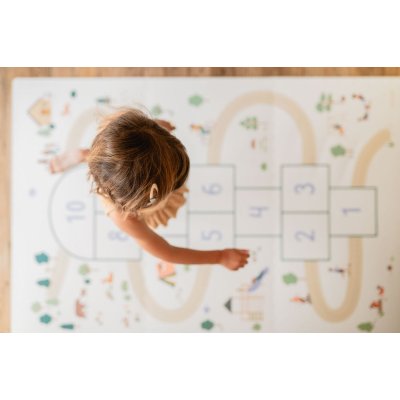 PLAY AND GO Tiloo EEVAA Podložka na hraní a domeček Hopscotch - 51100sp_015
