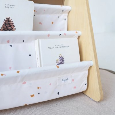 3 SPROUTS Oboustranný stojan na knížky Terrazzo Cream - 85599_003